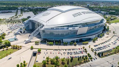 “昨日连战告捷，三连冠谁能问鼎，三分大奖花落谁家？”