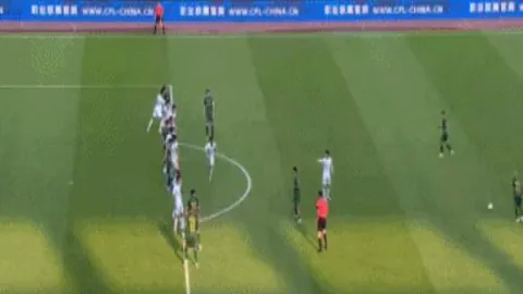 德乙激战正酣：18胜13负悬念重重，中立让位疑云密布，谁将笑傲群雄？